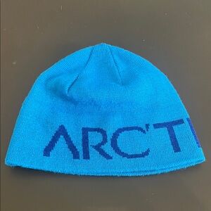 Arc'teryx Logo Vibrant Blue Beanie